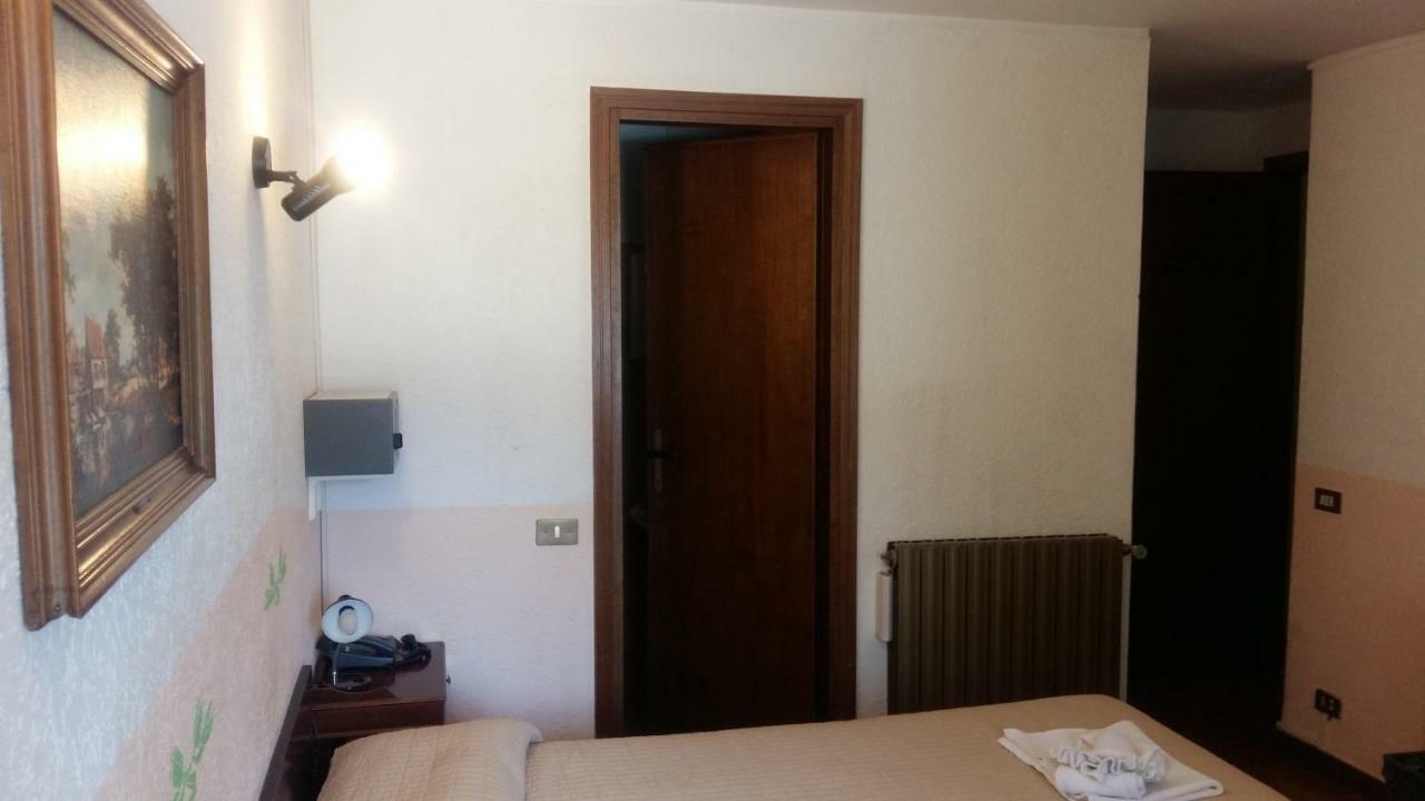 Hotel Rondanino Lanzo dʼIntelvi Eksteriør bilde